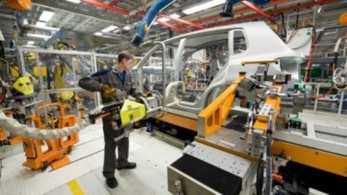 Guvernul rus vrea un brand auto de lux autohton care să concureze BMW şi Mercedes